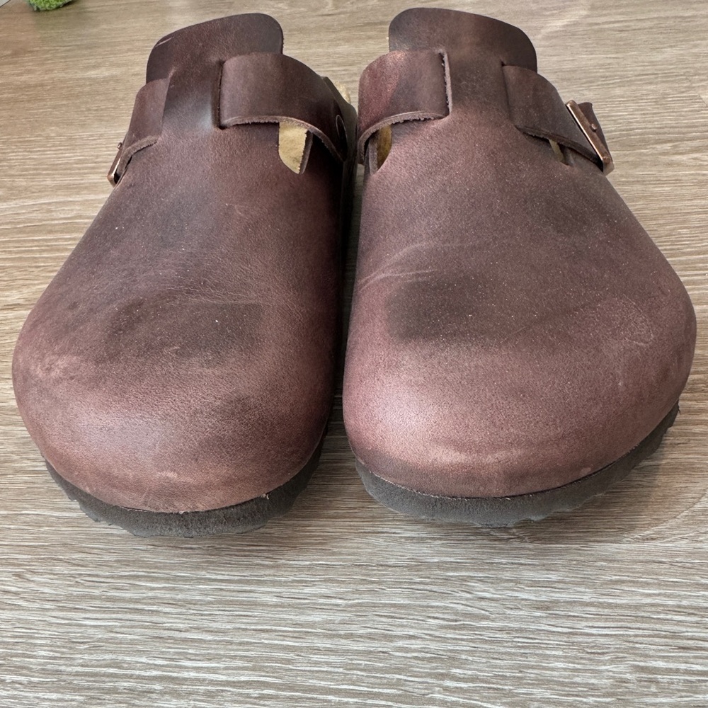 Birkenstocks Boston in Mocha Leather (size 43)